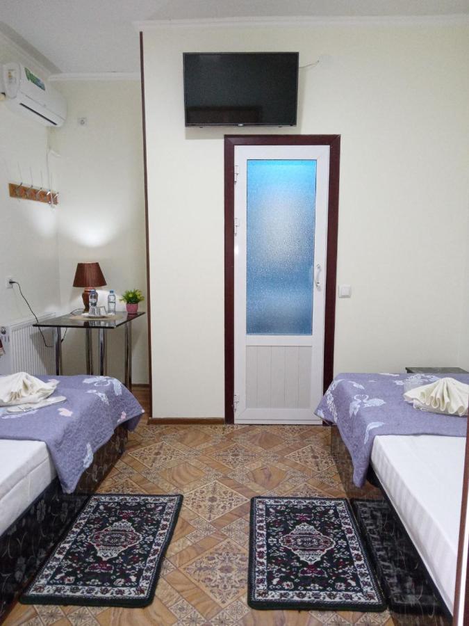 בוקורו Parivash Guest House מראה חיצוני תמונה