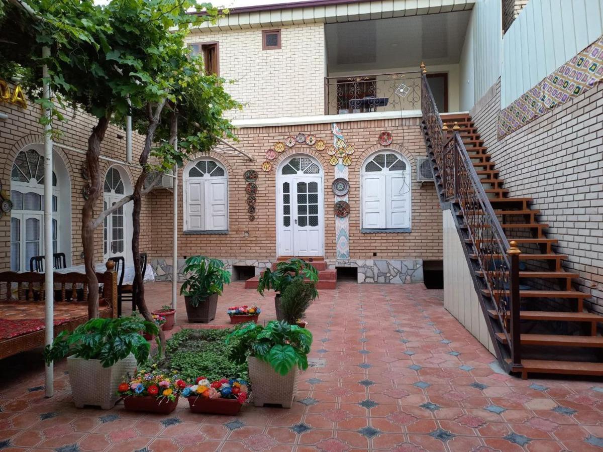 בוקורו Parivash Guest House מראה חיצוני תמונה