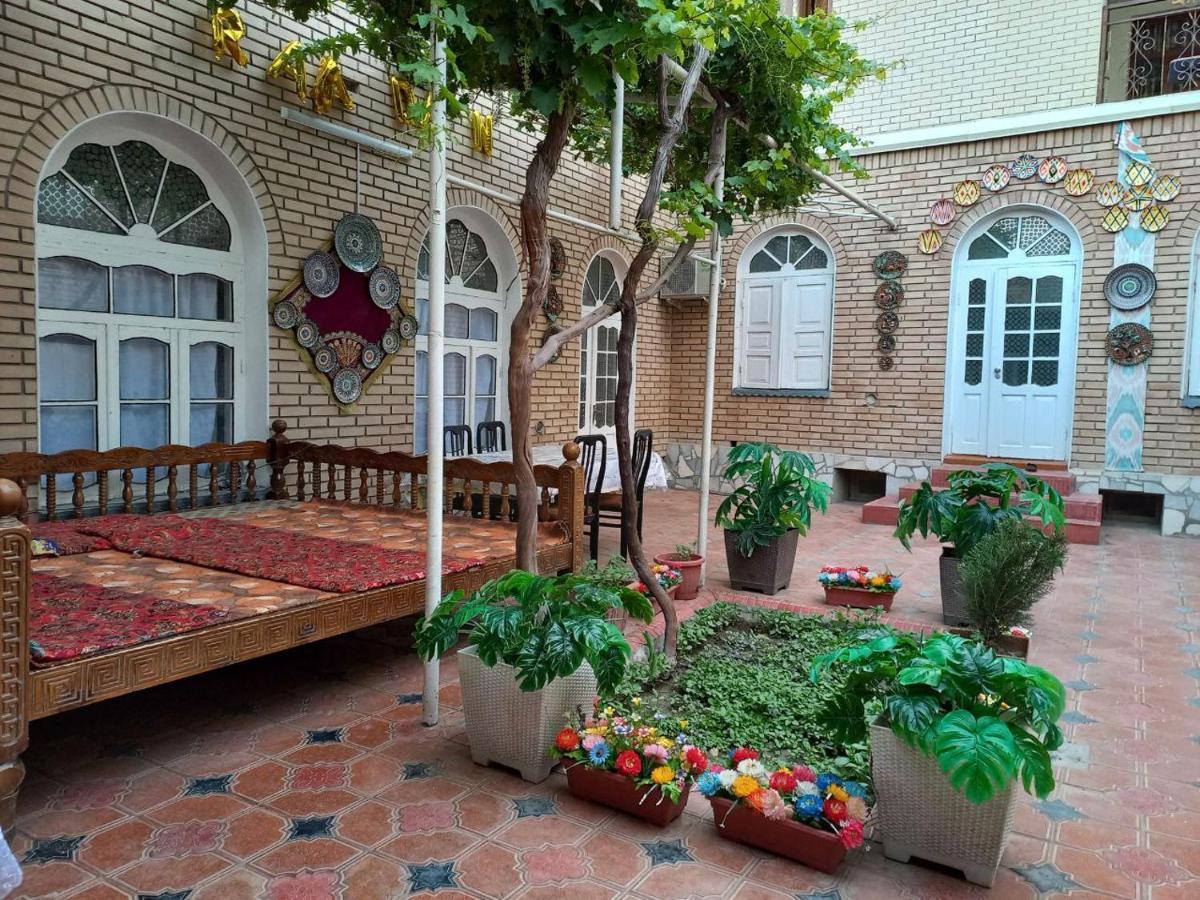 בוקורו Parivash Guest House מראה חיצוני תמונה