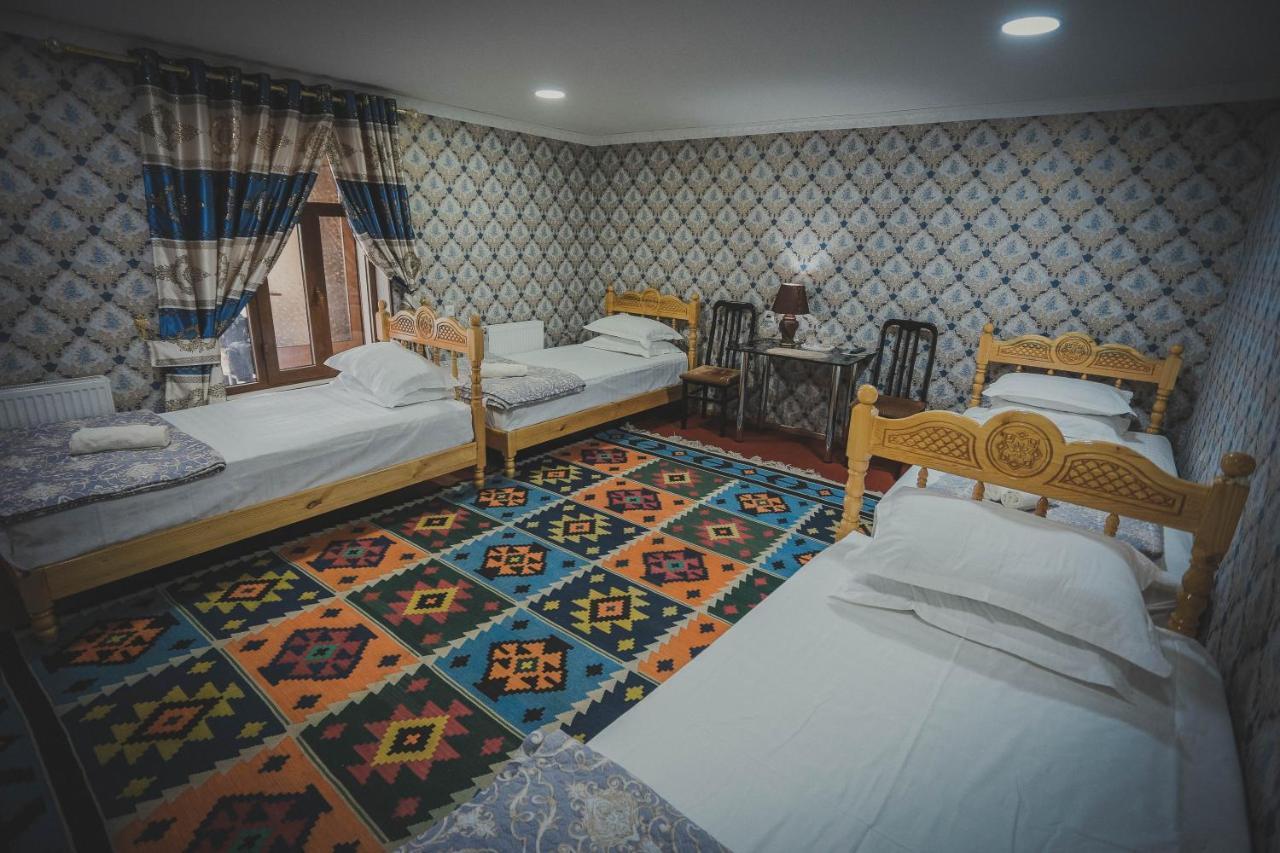 בוקורו Parivash Guest House מראה חיצוני תמונה