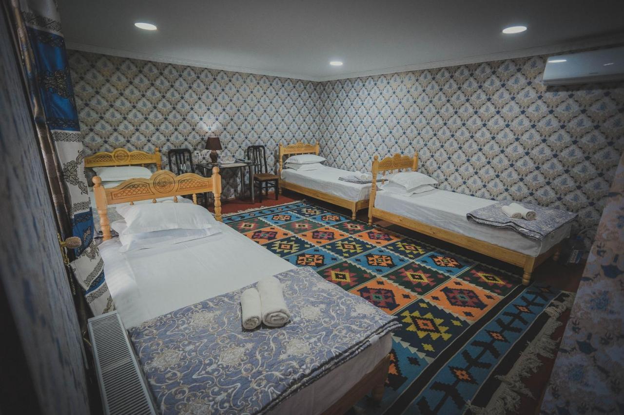 בוקורו Parivash Guest House מראה חיצוני תמונה